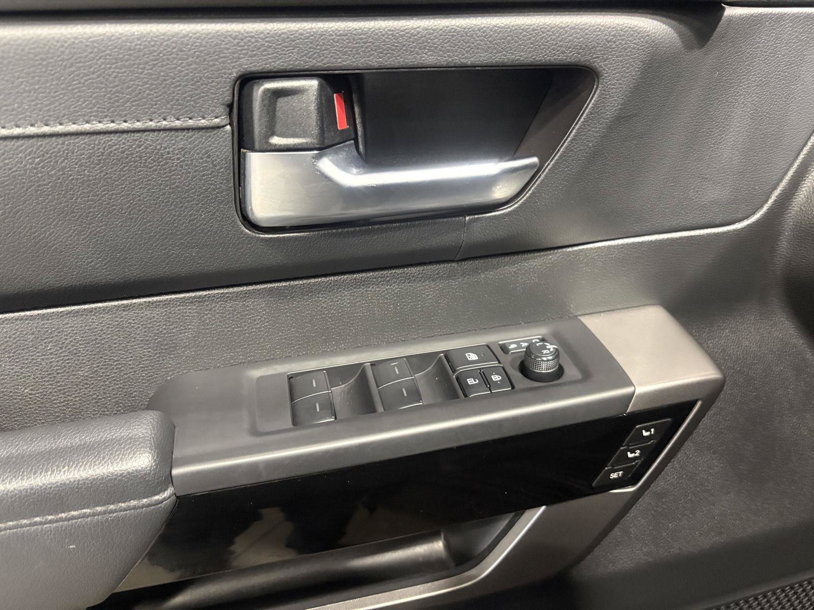 Used 2025 Toyota Sequoia 4WD image 18