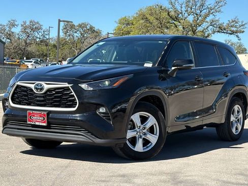 Certified 2025 Toyota Highlander LE image 42