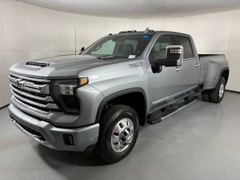 New 2026 Chevrolet Silverado 3500 High Country w/ High Country Premium Package AWD/4WD image 5
