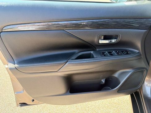Used 2016 Mitsubishi Outlander SE FWD image 14