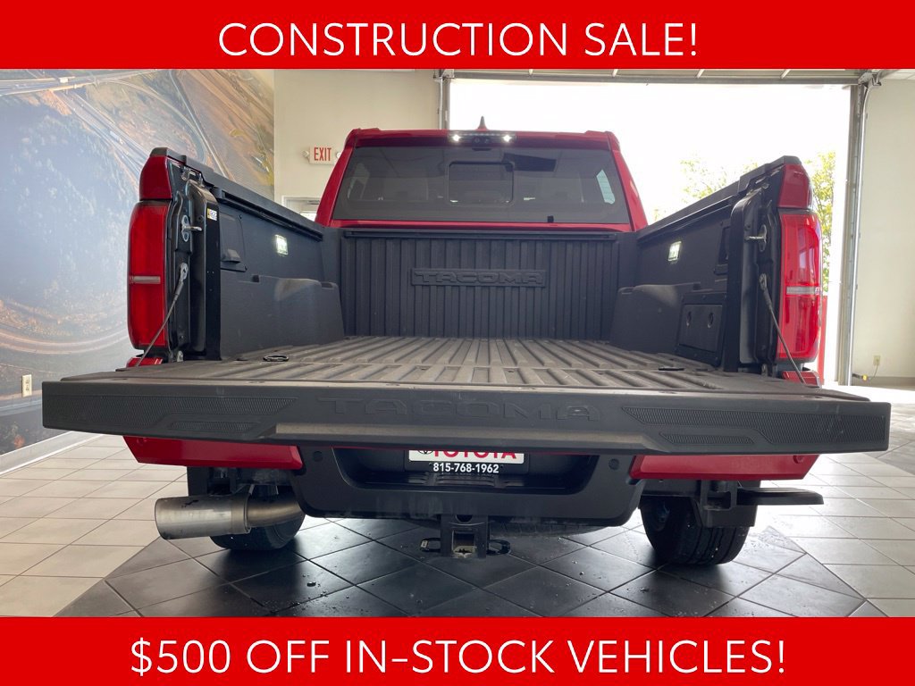 Used 2025 Toyota Tacoma Limited AWD/4WD image 15