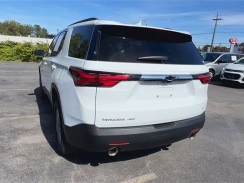 Used 2023 Chevrolet Traverse LT w/ Rear Camera Mirror Package image 7
