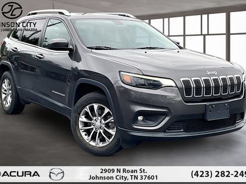 Used 2019 Jeep Cherokee Latitude Plus w/ Cold Weather Group AWD/4WD image 12