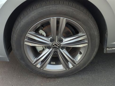 Used 2024 Volkswagen Jetta SE image 11