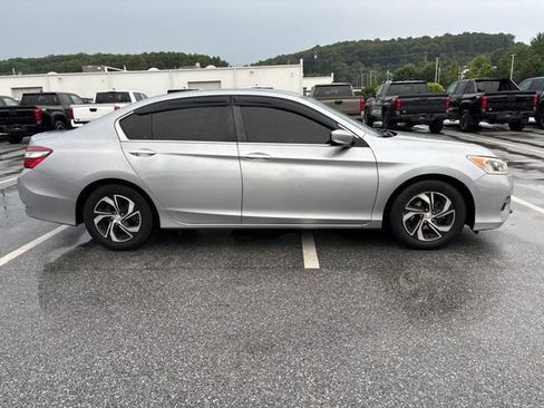 Used 2017 Honda Accord LX image 4