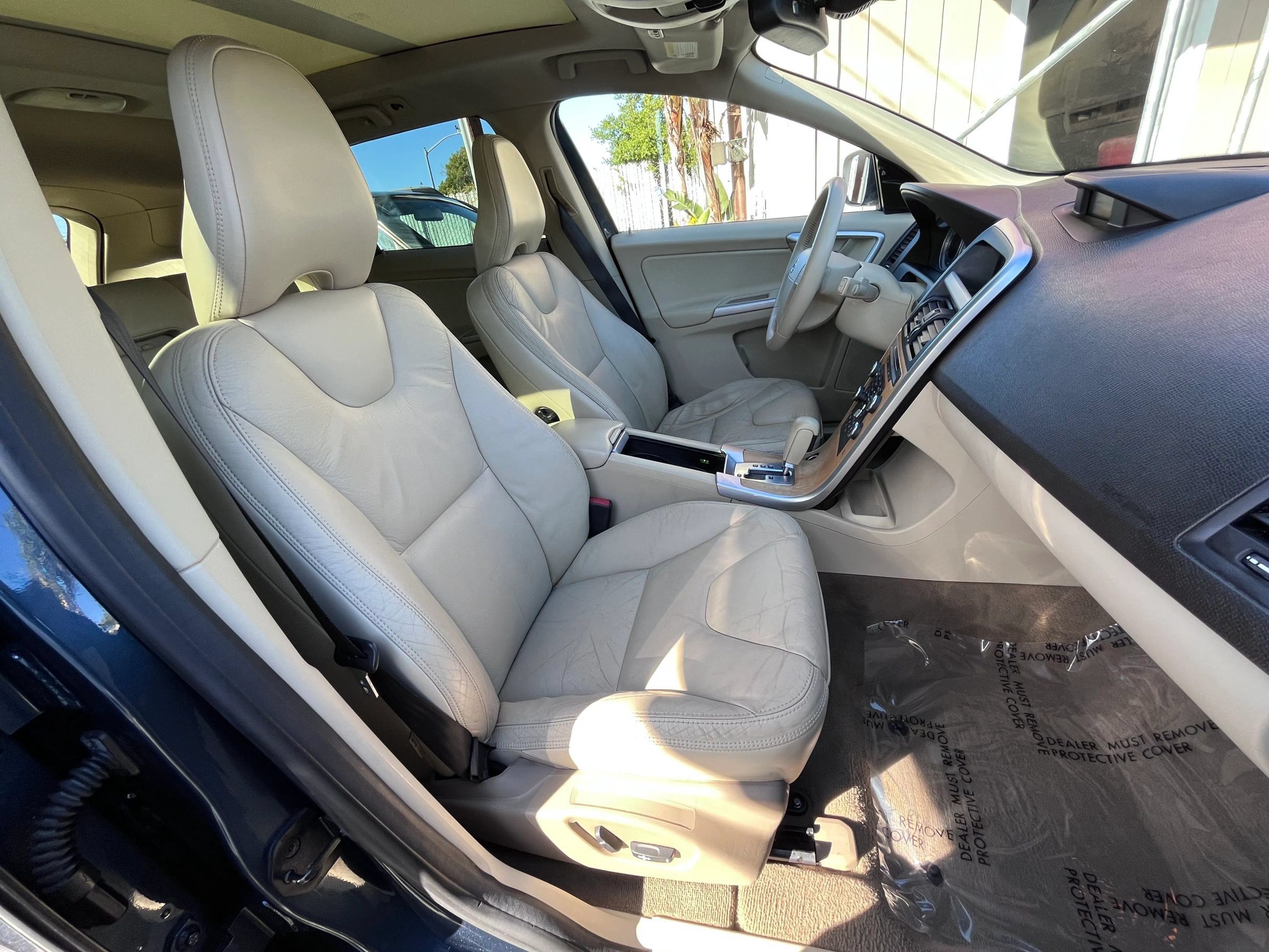 Used 2010 Volvo XC60 T6 AWD/4WD image 13