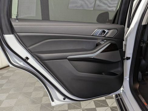 Used 2023 BMW X7 xDrive40i image 45