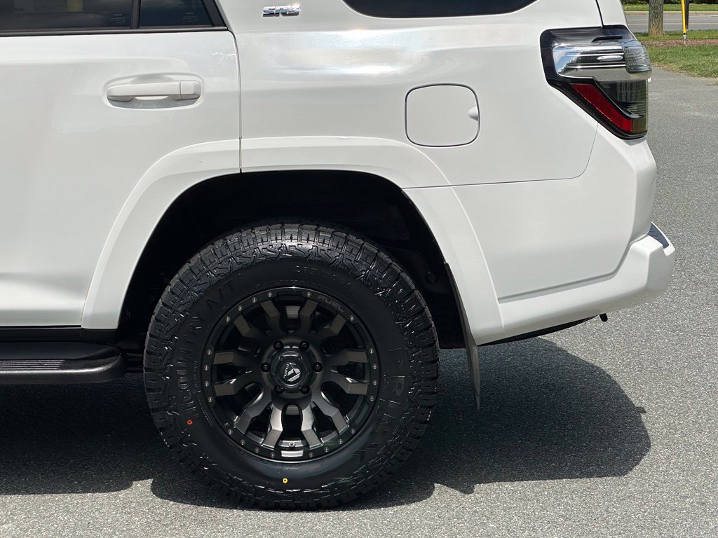 Used 2016 Toyota 4Runner SR5 AWD/4WD image 38