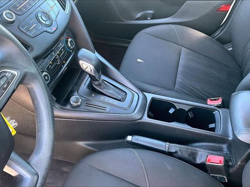 Used 2017 Ford Focus SE image 13