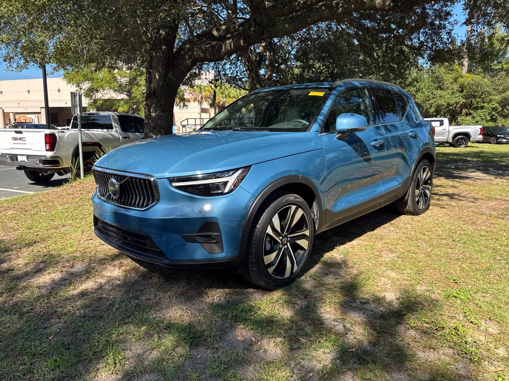 Used 2024 Volvo XC40 B5 Plus w/ Climate Package AWD/4WD image 3
