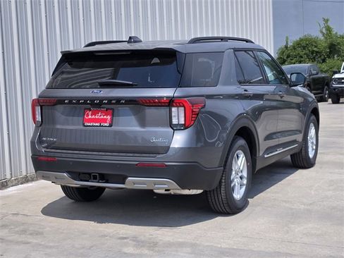 New 2025 Ford Explorer Active w/ Active Comfort Package image 7