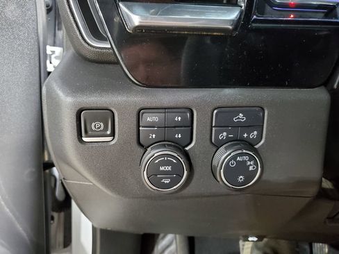Used 2023 Chevrolet Silverado 1500 LT w/ Z71 Off-Road Package AWD/4WD image 36