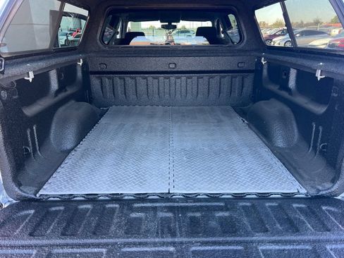 Used 2018 Chevrolet Silverado 1500 LT w/ All Star Edition AWD/4WD image 18