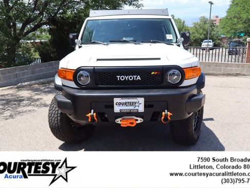 Used 2013 Toyota FJ Cruiser 4WD w/ Convenience Pkg image 2