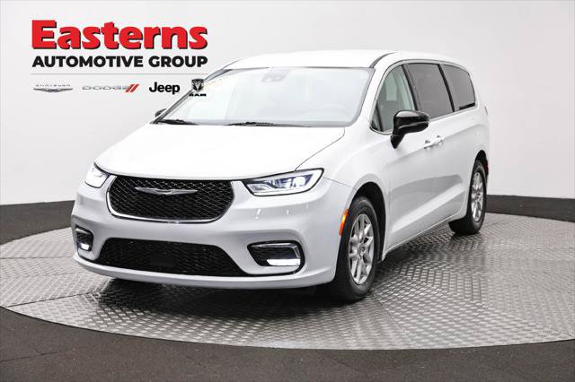 Certified 2024 Chrysler Pacifica Touring-L FWD image 1