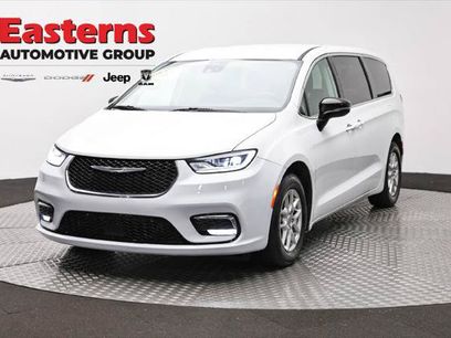 Certified 2024 Chrysler Pacifica Touring-L