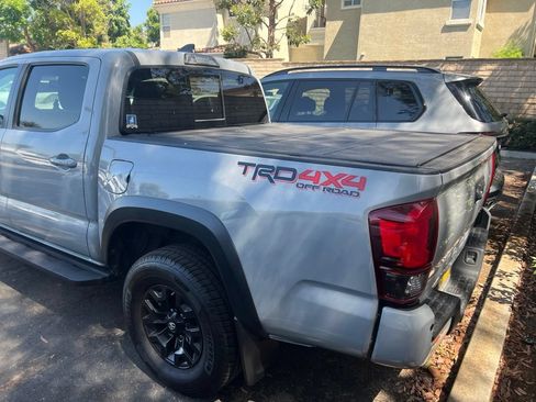Used 2019 Toyota Tacoma TRD Off-Road w/ Technology Package AWD/4WD image 9