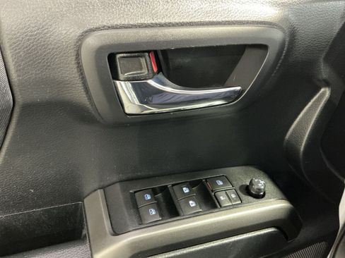 Used 2020 Toyota Tacoma TRD Off-Road AWD/4WD image 16