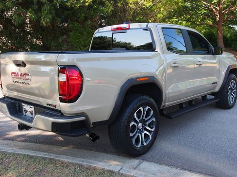 Used 2024 GMC Canyon AT4 w/ Technology Package AWD/4WD image 8
