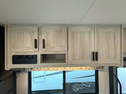 Used 2022 Ford E-450 and Econoline 450 Super Duty w/ Motorhome Prep Package image 19