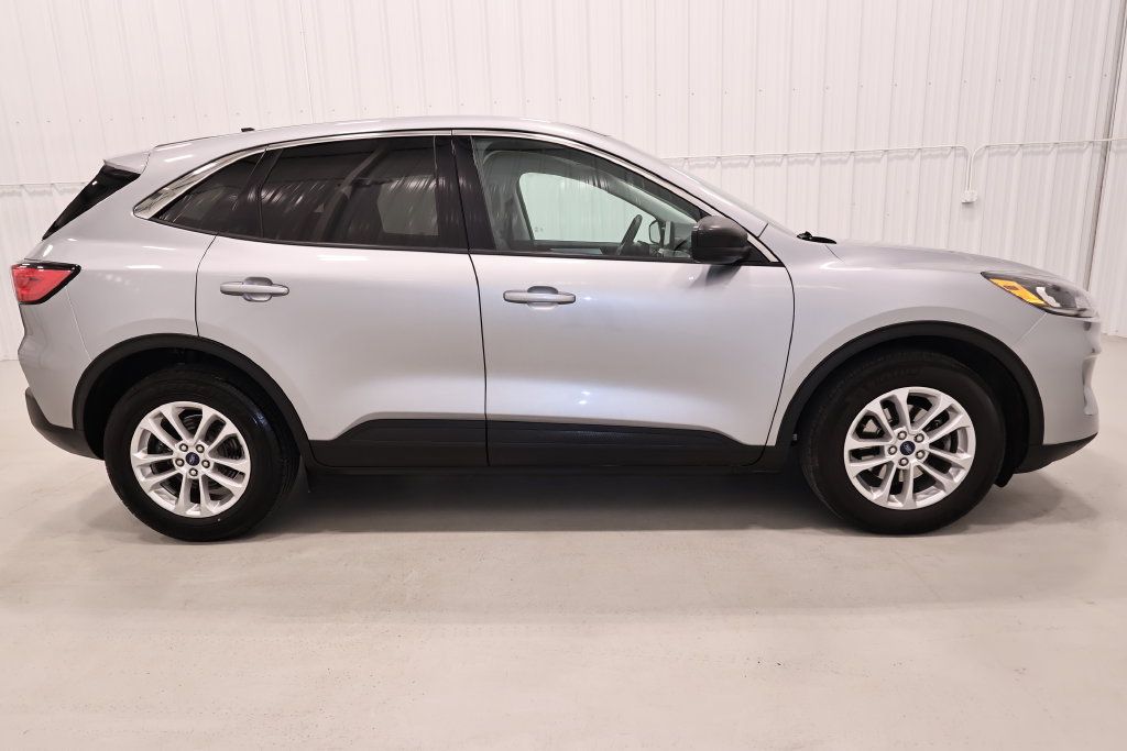 Certified 2022 Ford Escape SE w/ Convenience Package FWD image 2