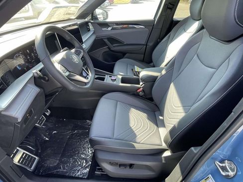 New 2026 Volkswagen Tiguan SE R-Line AWD/4WD image 16