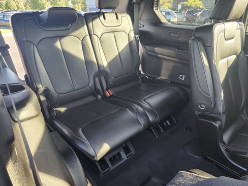 Used 2024 Jeep Grand Cherokee L Limited w/ Luxury Tech Group II image 13