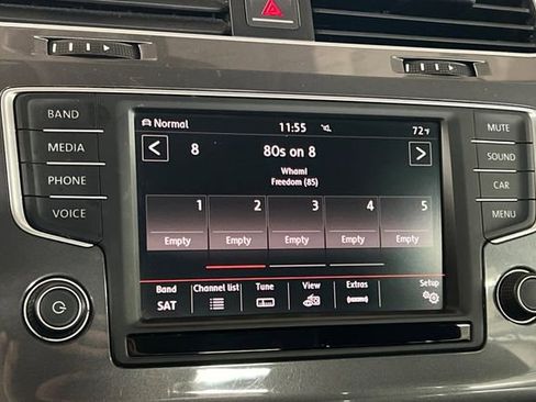 Used 2016 Volkswagen e-Golf SE image 22