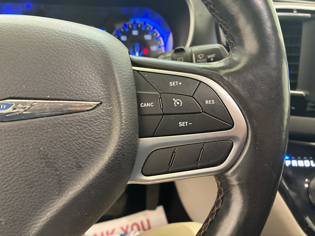 Used 2020 Chrysler Pacifica Touring-L FWD image 18
