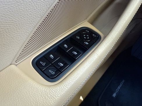 Used 2018 Porsche Panamera image 12