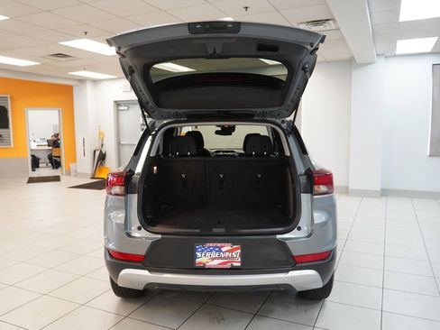 Used 2023 Chevrolet TrailBlazer LT w/ Convenience Package FWD image 9