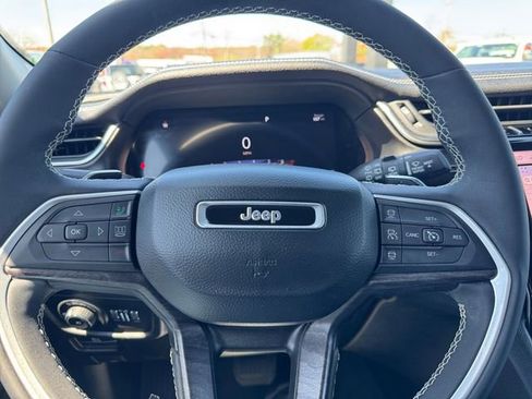 Used 2023 Jeep Grand Cherokee L Limited AWD/4WD image 29