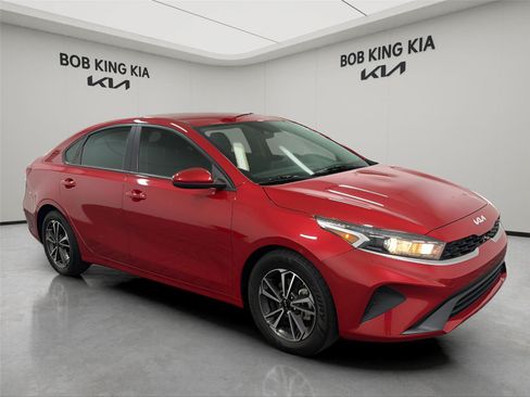 Used 2022 Kia Forte LXS FWD image 7
