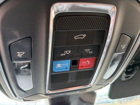 Used 2024 Jeep Wagoneer L Series II w/ Flexible Seating Group RWD image 38