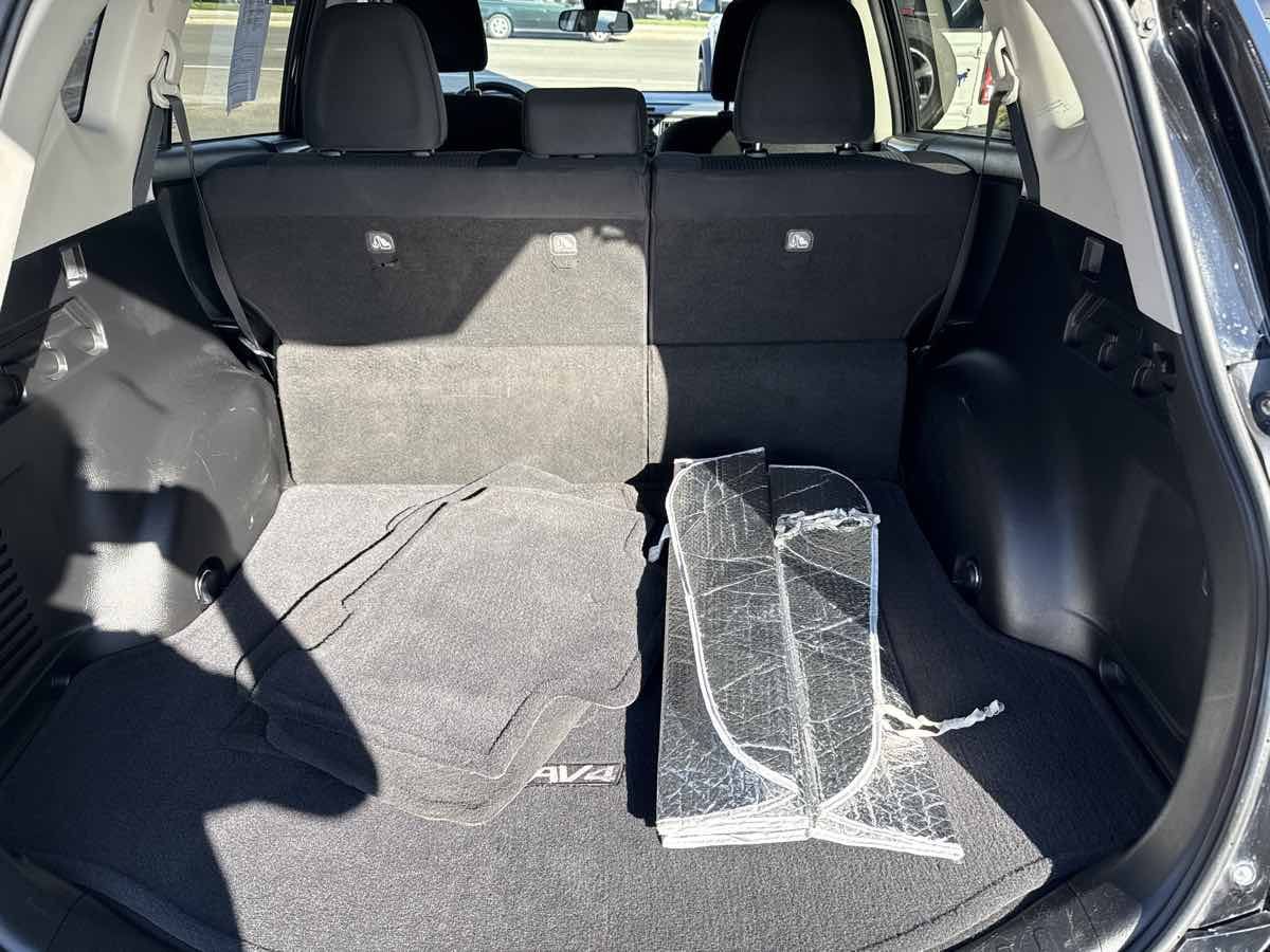 Used 2017 Toyota RAV4 LE w/ Carpet Mat Package FWD image 15