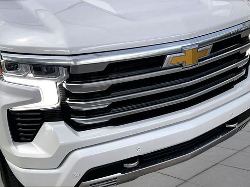 Used 2023 Chevrolet Silverado 1500 High Country w/ Technology Package RWD image 28