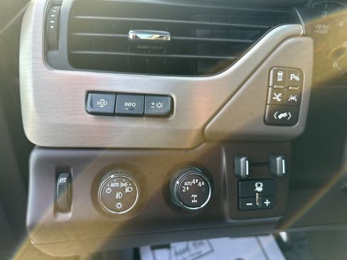 Used 2019 GMC Yukon Denali w/ Denali Ultimate Package AWD/4WD image 15