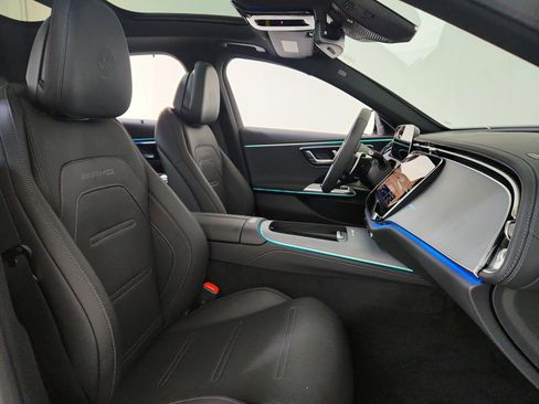 New 2026 Mercedes-Benz E 53 AMG e 4MATIC Sedan image 10