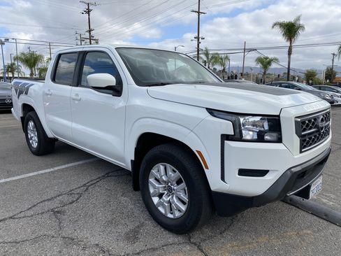 Used 2023 Nissan Frontier SV w/ Graphics Package RWD image 7