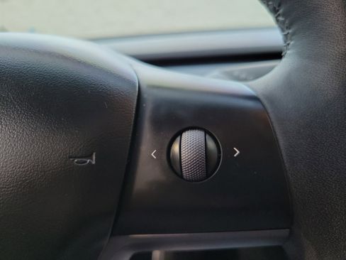 Used 2023 Tesla Model 3 Standard Range image 8