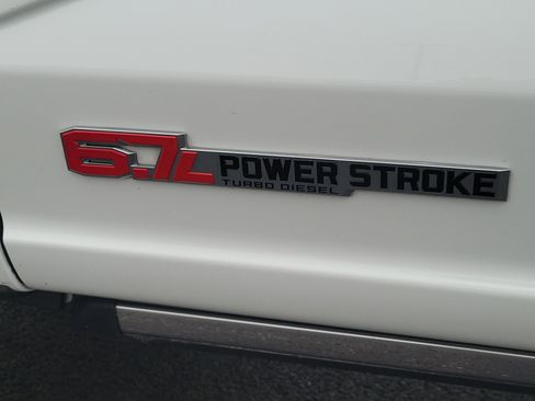 Used 2024 Ford F250 Platinum image 10