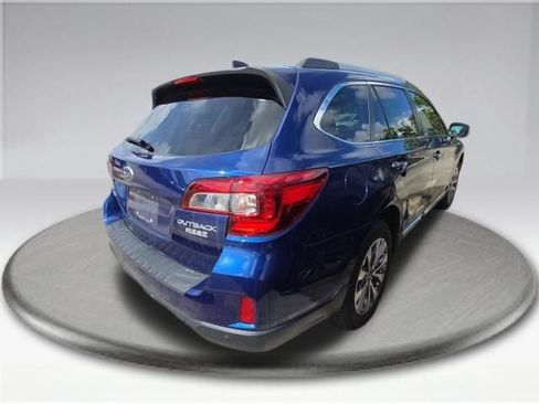 Used 2017 Subaru Outback 2.5i Touring AWD/4WD image 6