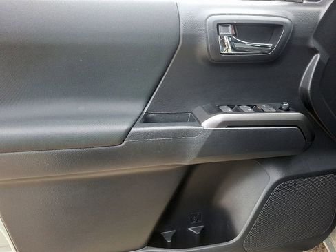 Used 2023 Toyota Tacoma TRD Sport w/ Technology Package image 12