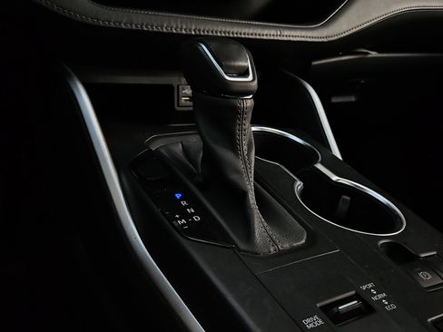 Used 2022 Toyota Highlander XLE image 17