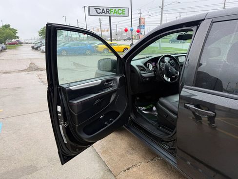 Used 2018 Dodge Grand Caravan GT FWD image 17