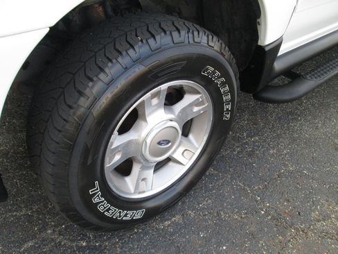 Used 2003 Ford Explorer Sport Trac XLT image 40