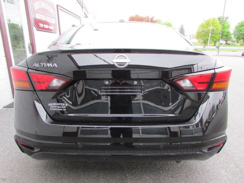 Used 2025 Nissan Altima 2.5 SV FWD image 3