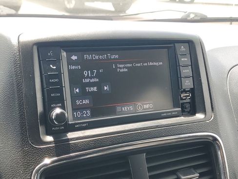 Used 2018 Dodge Grand Caravan SE FWD image 17