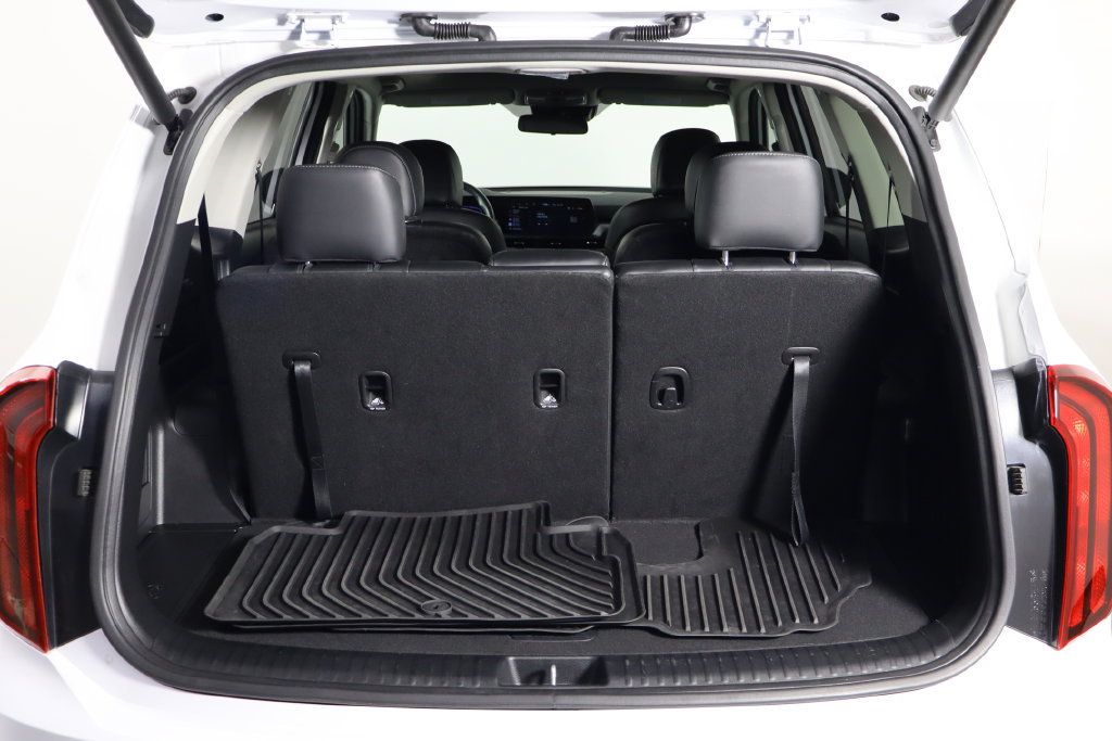 Used 2025 Kia Telluride S FWD image 18