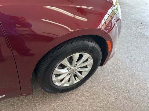 Used 2018 Chrysler Pacifica Touring-L Plus FWD image 43